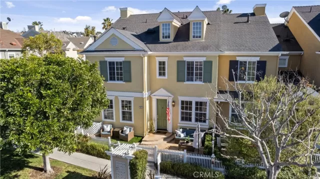 MLS: OC23035713 Condo For Sale