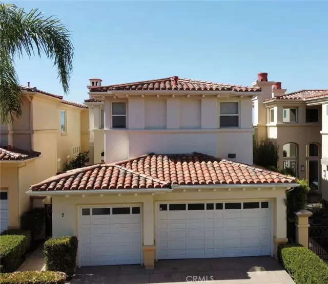 MLS: OC23035853 Condo For Sale