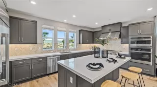 Photo #2: OC23035909 Listing