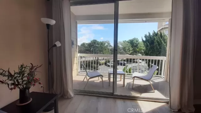 MLS: OC23036138 Condo For Sale