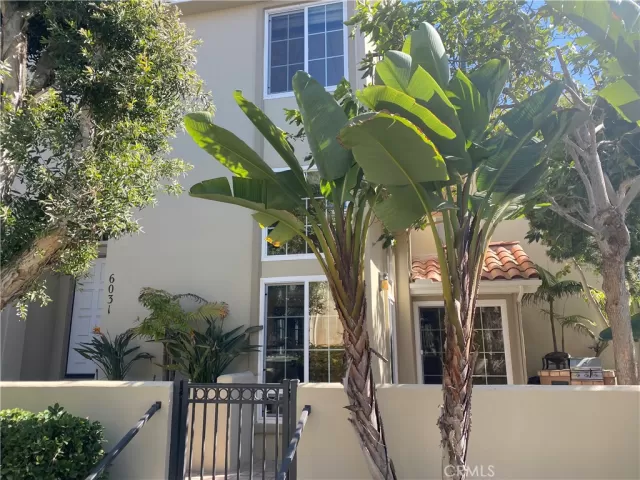 MLS: OC23036201 Condo For Sale