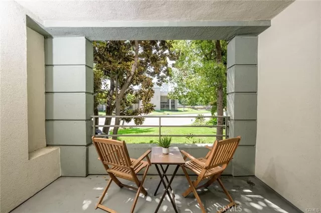 MLS: OC23036335 Condo For Sale