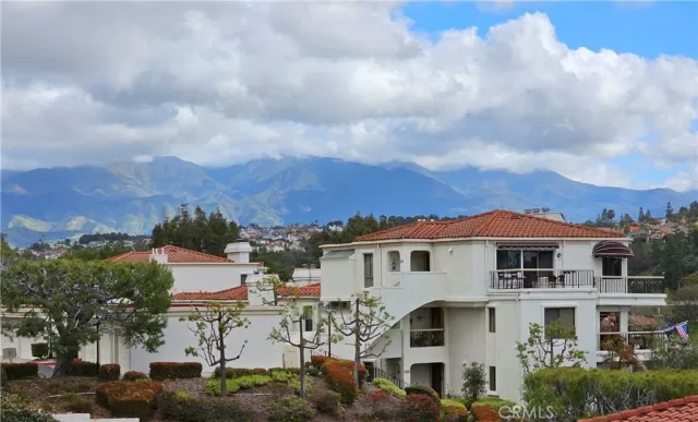 MLS: OC23036338 Condo For Sale