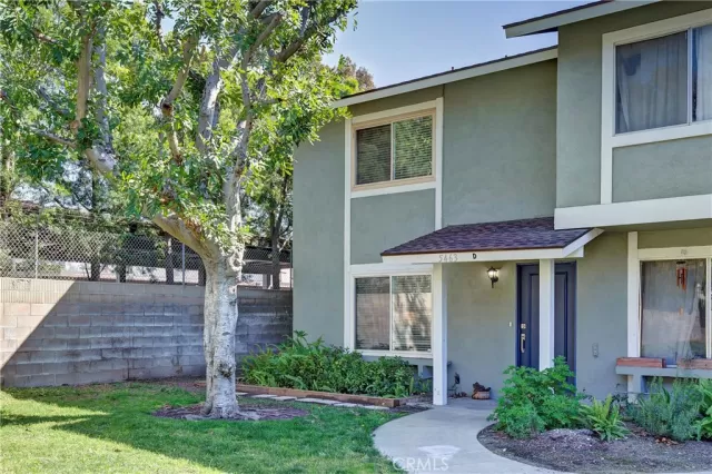 MLS: OC23036361 Condo For Sale