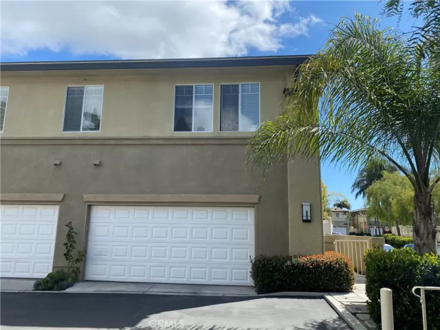 MLS: OC23036448 Condo For Sale