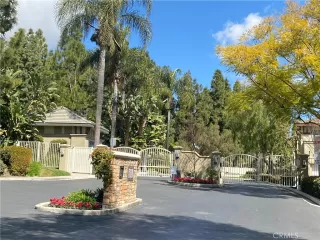 Photo #2: OC23036448 Listing