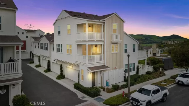 MLS: OC23036640 Condo For Sale