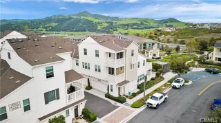 Photo #3: OC23036640 Listing