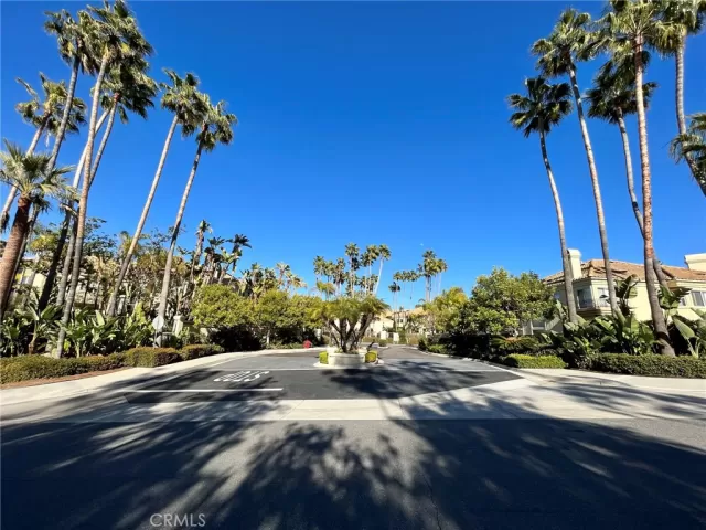 MLS: OC23036809 Condo For Sale