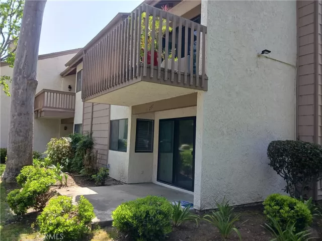 MLS: OC23036814 Condo For Sale