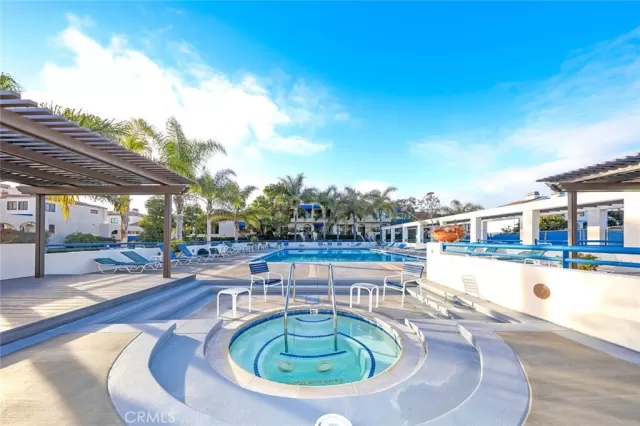 MLS: OC23036889 Condo For Sale