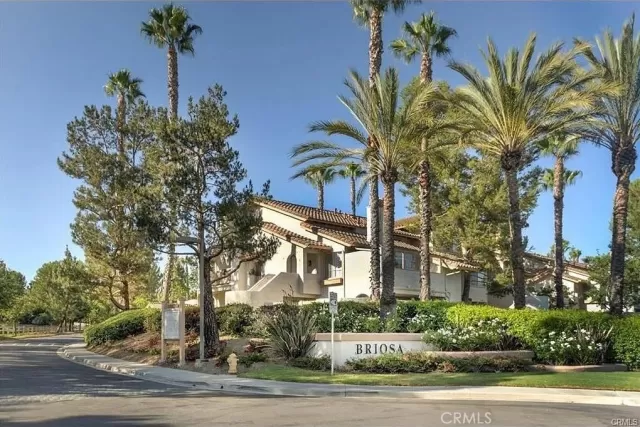 MLS: OC23037238 Condo For Sale