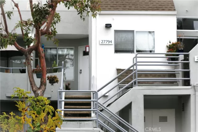 MLS: OC23037245 Condo For Sale