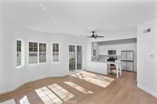 Photo #2: OC23037529 Listing