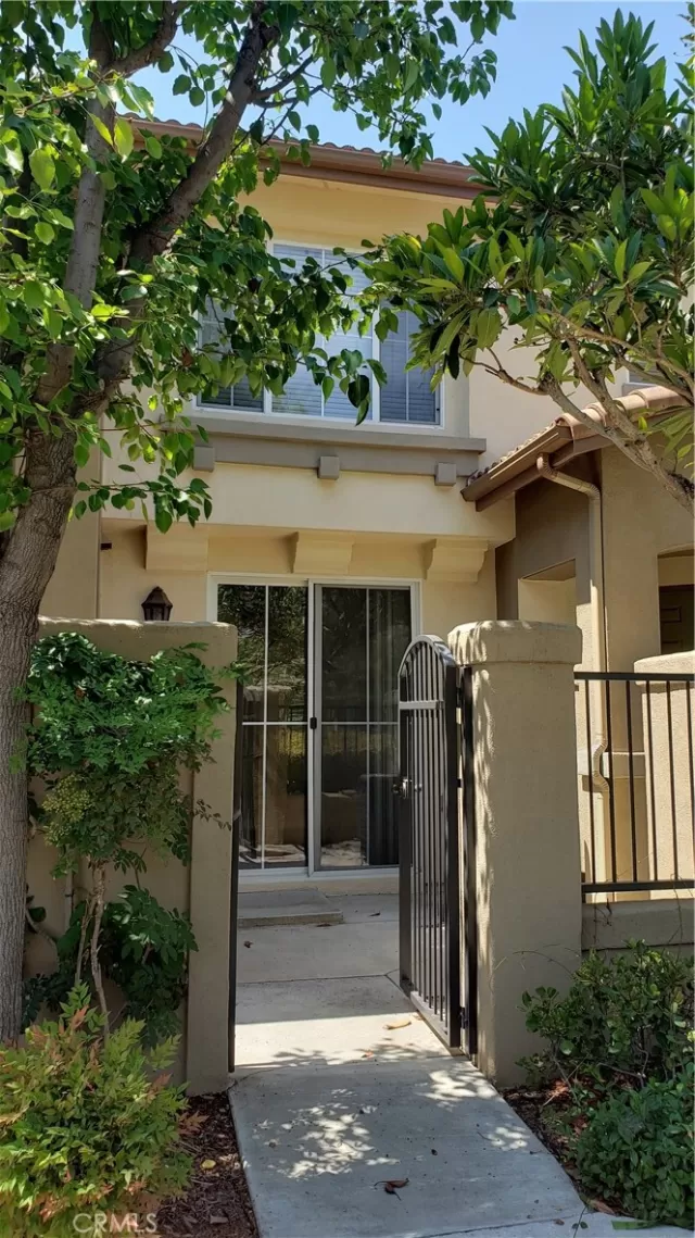 MLS: OC23037653 Condo For Sale