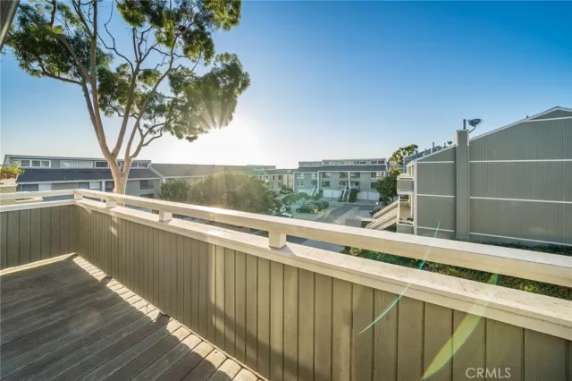 MLS: OC23037814 Condo For Sale