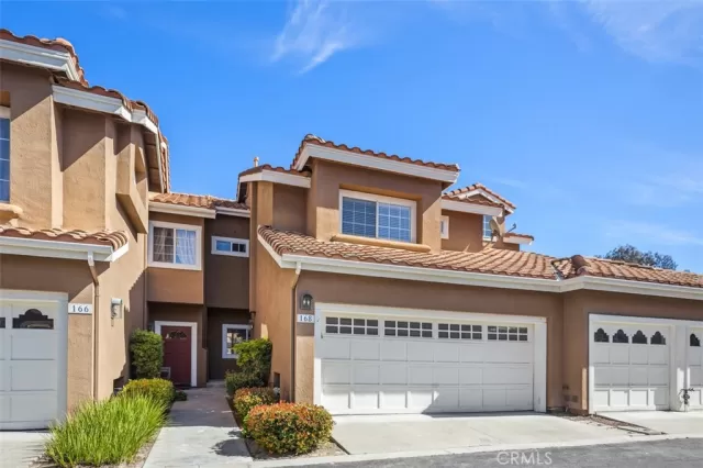 MLS: OC23038147 Condo For Sale