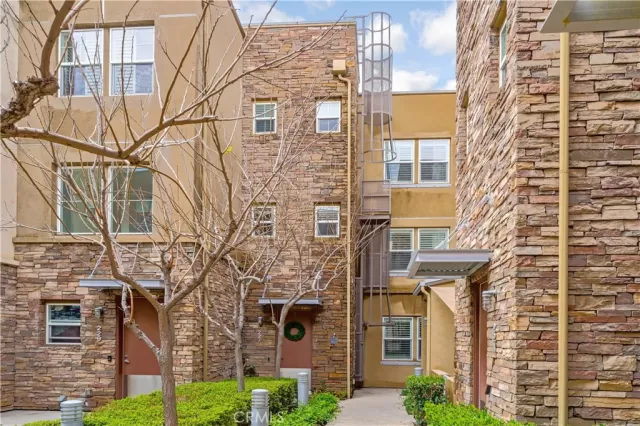 MLS: OC23038150 Condo For Sale