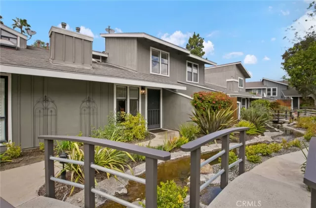 MLS: OC23038168 Condo For Sale