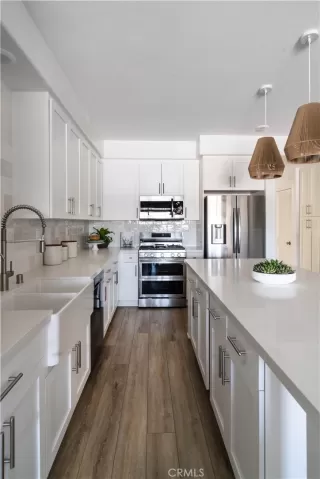 Photo #5: OC23038197 Listing