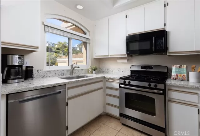 MLS: OC23038208 Condo For Sale