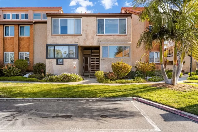 MLS: OC23038225 Condo For Sale