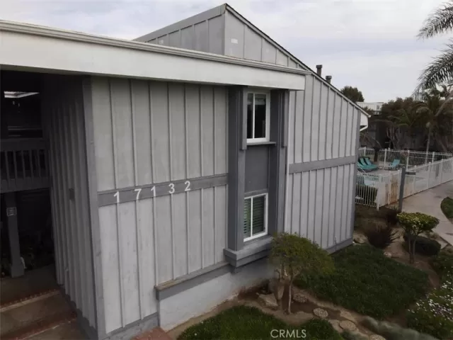 MLS: OC23038538 Condo For Sale