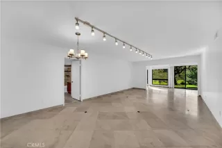 Photo #6: OC23038719 Listing 