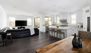 Photo #2: OC23038788 Listing