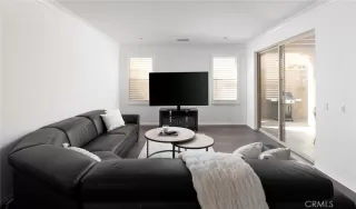 Photo #5: OC23038788 Listing