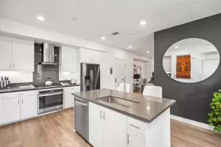 Photo #2: OC23038841 Listing