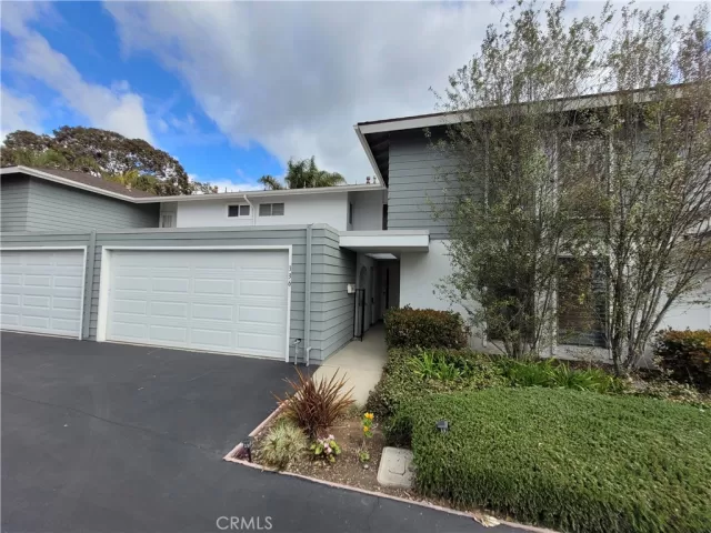 MLS: OC23038871 Condo For Sale