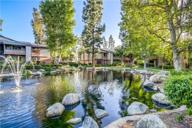 MLS: OC23038951 Condo For Sale