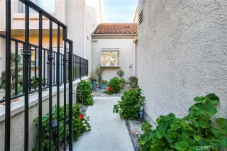 Photo #2: OC23038964 Listing