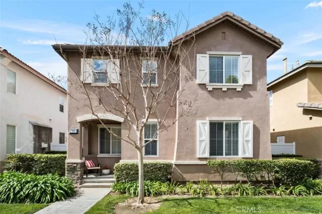 MLS: OC23039107 Condo For Sale