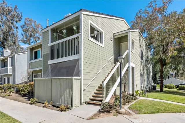 MLS: OC23039312 Condo For Sale