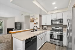 Photo #4: OC23039312 Listing