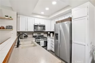 Photo #5: OC23039312 Listing