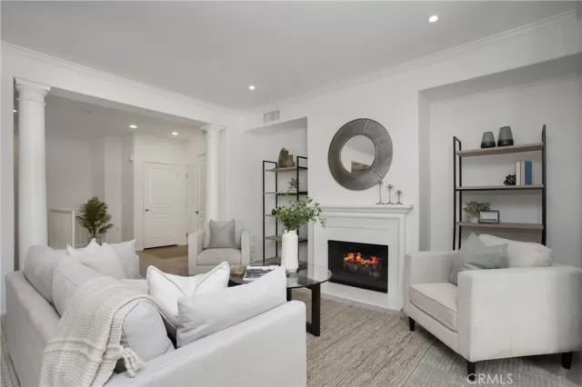 MLS: OC23039389 Condo For Sale