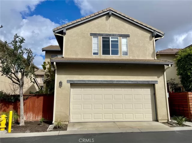 MLS: OC23039638 Condo For Sale