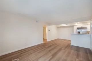 Photo #4: OC23041309 Listing 