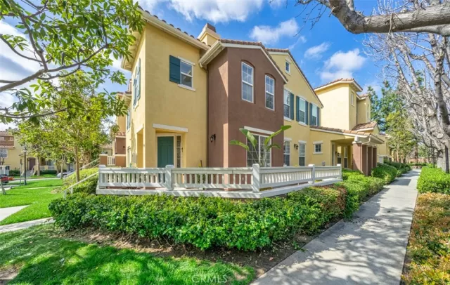 MLS: OC23041415 Condo For Sale