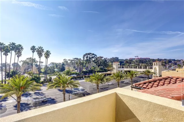 MLS: OC23042092 Condo For Sale