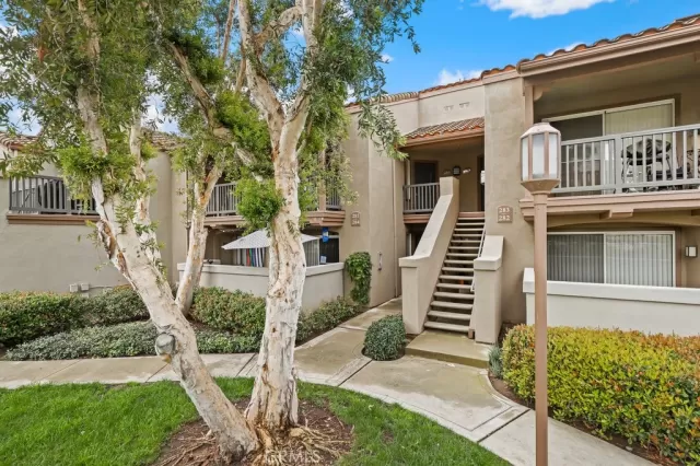 MLS: OC23042289 Condo For Sale