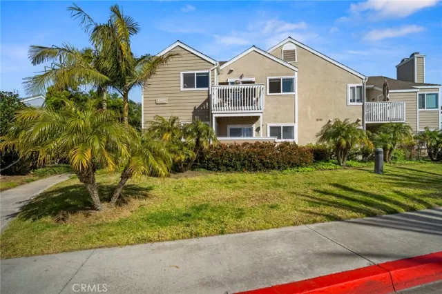 MLS: OC23042363 Condo For Sale