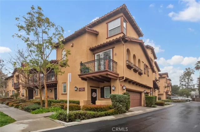 MLS: OC23042472 Condo For Sale