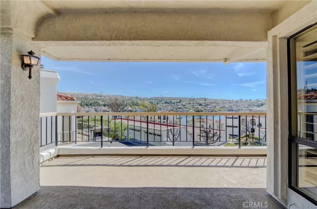 MLS: OC23042486 Condo For Sale