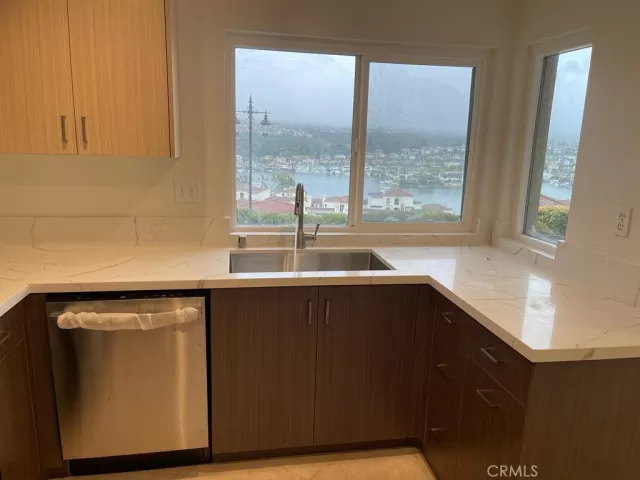 MLS: OC23043039 Condo For Sale
