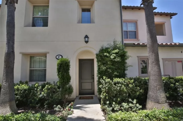 MLS: OC23043044 Condo For Sale