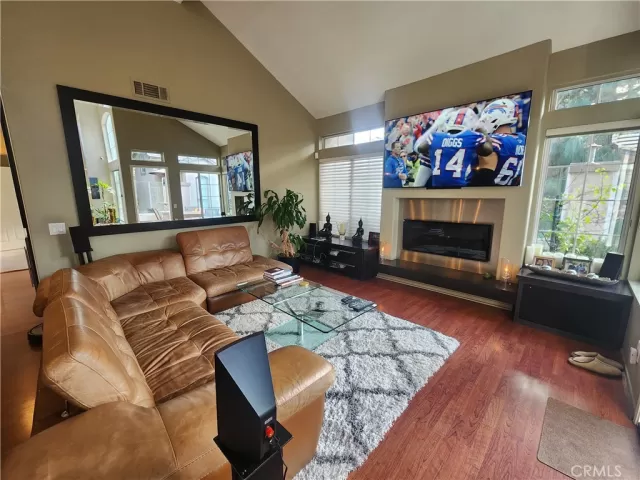 MLS: OC23043054 Condo For Sale